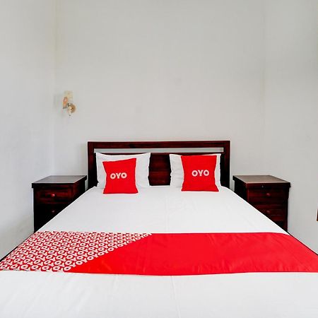 Oyo Life 93083 Nova Jaya 3 Homestay Syariah Lamongan Екстер'єр фото