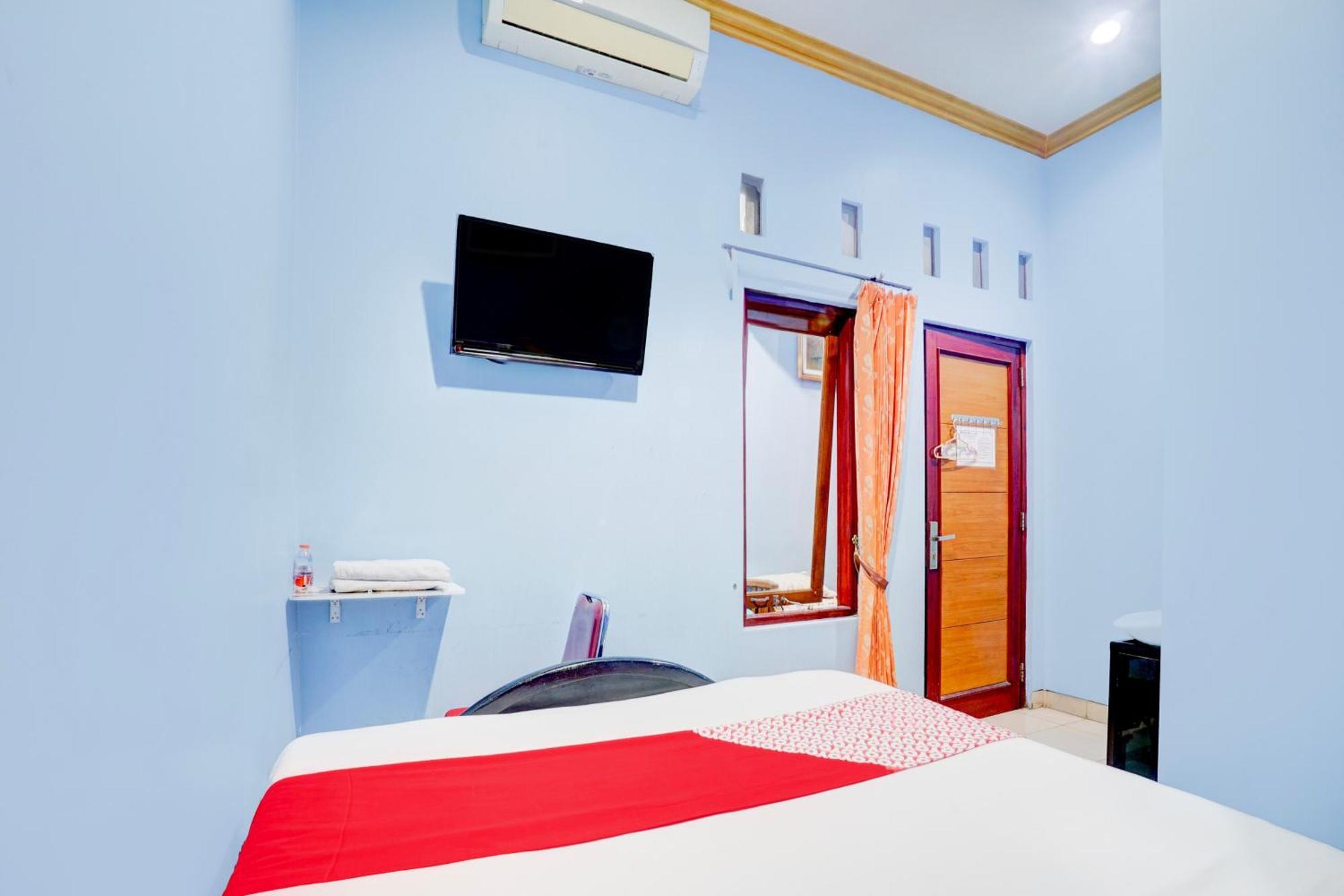 Oyo Life 93083 Nova Jaya 3 Homestay Syariah Lamongan Екстер'єр фото