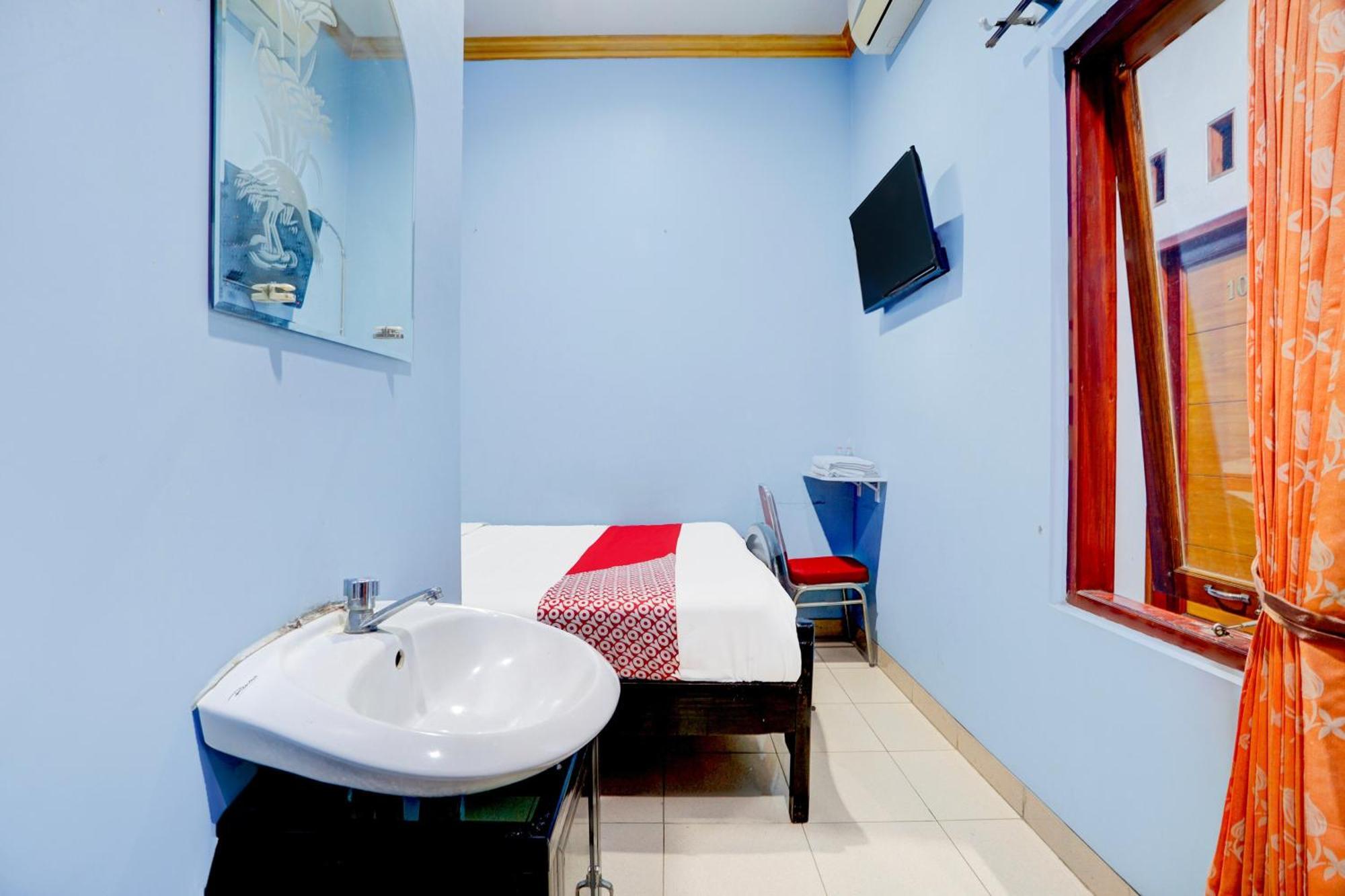 Oyo Life 93083 Nova Jaya 3 Homestay Syariah Lamongan Екстер'єр фото
