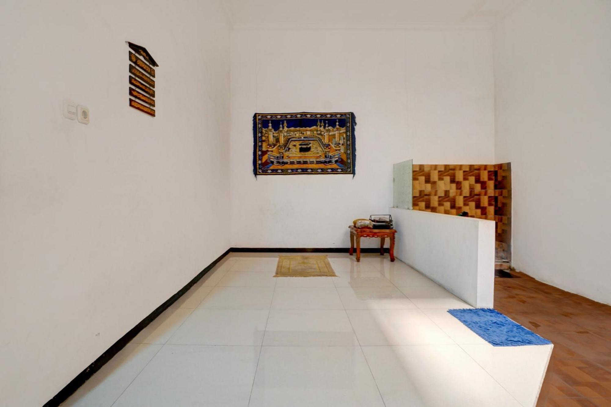 Oyo Life 93083 Nova Jaya 3 Homestay Syariah Lamongan Екстер'єр фото