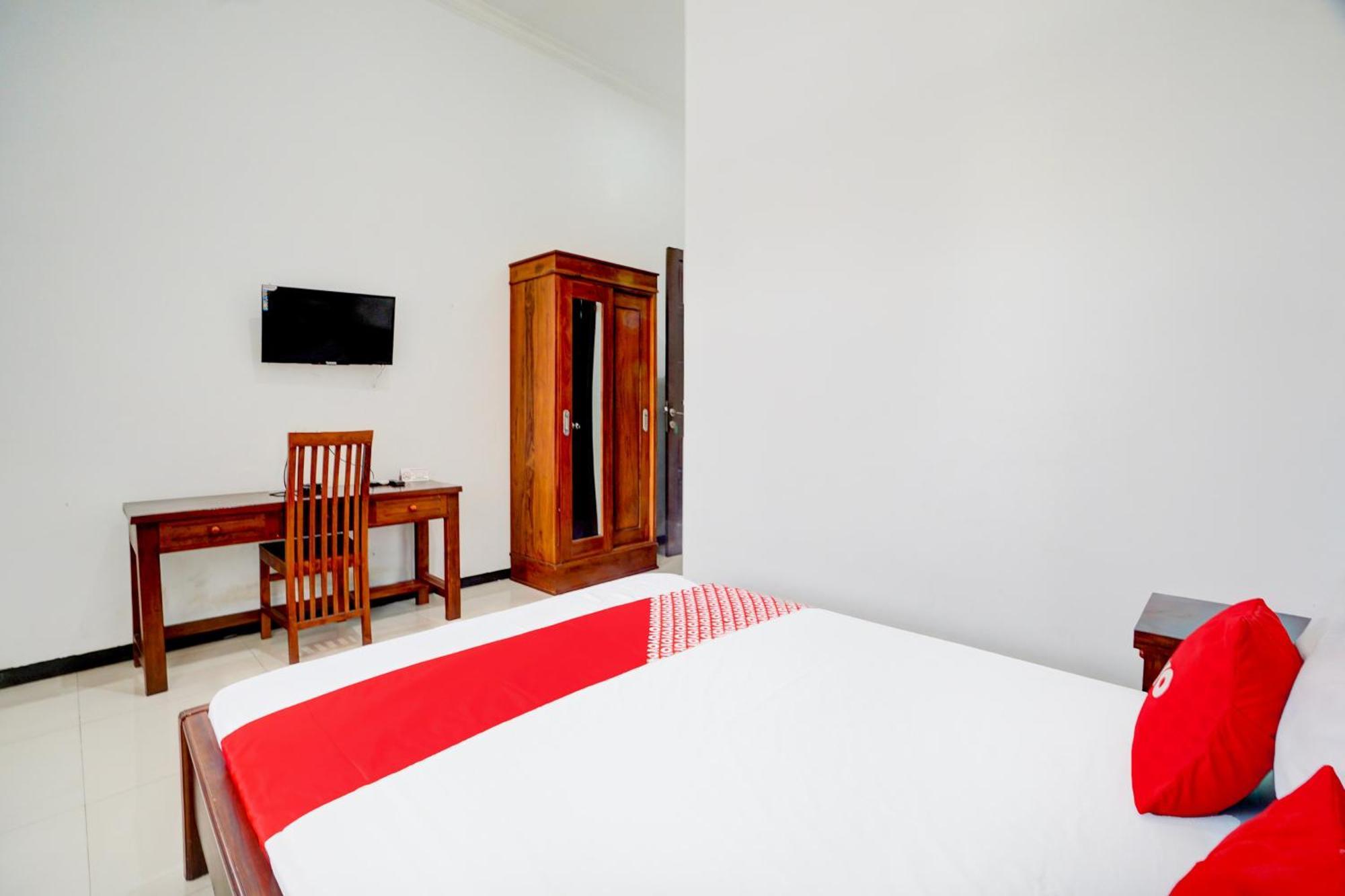 Oyo Life 93083 Nova Jaya 3 Homestay Syariah Lamongan Екстер'єр фото