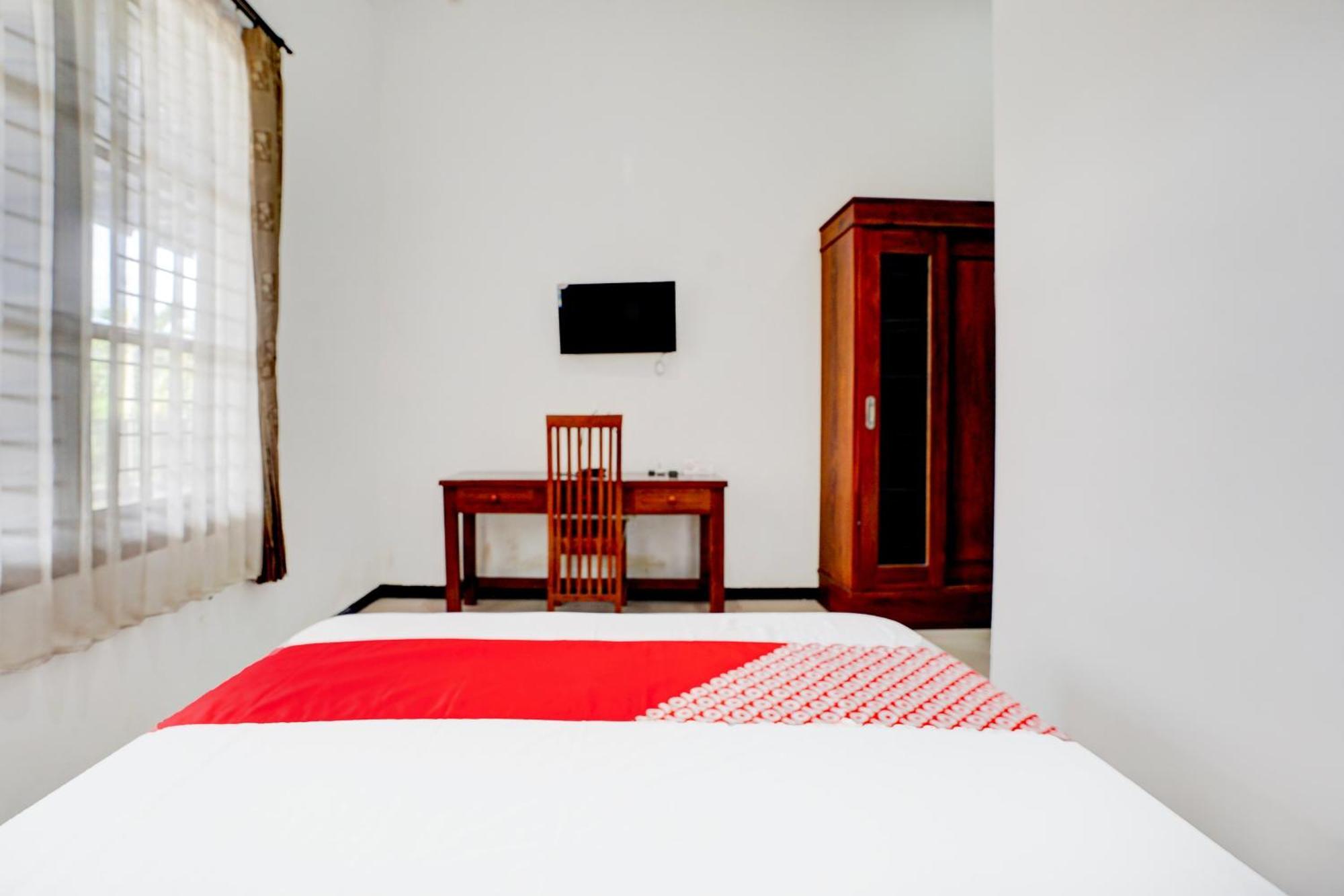 Oyo Life 93083 Nova Jaya 3 Homestay Syariah Lamongan Екстер'єр фото